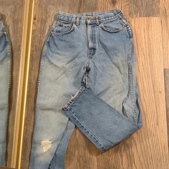 Chic Distressed High Rise Medium Wash Jeans Size 10 - Picture 1 of 5